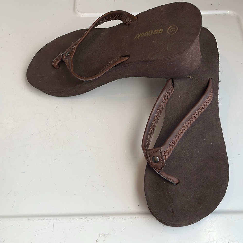 Outlooks sandals brown wedge flip-flops thongs leather slip on shoes size 8